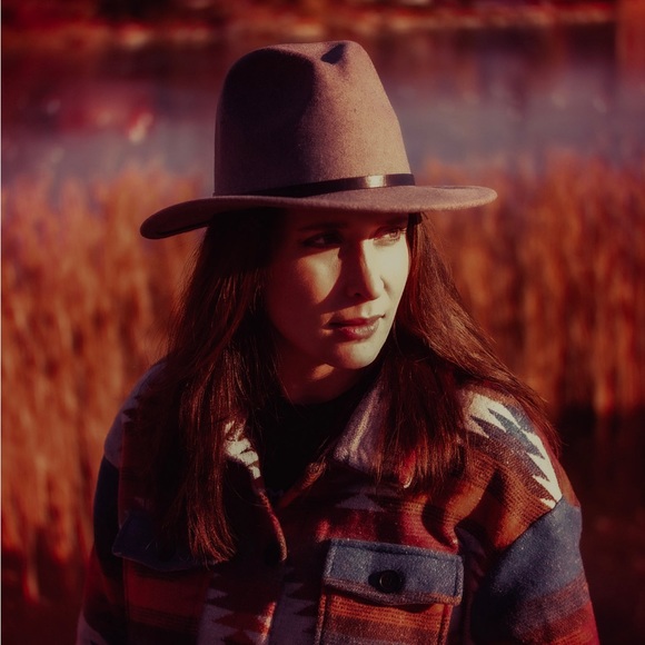 Meet your Posher, Shannon - Picture 2 of 2